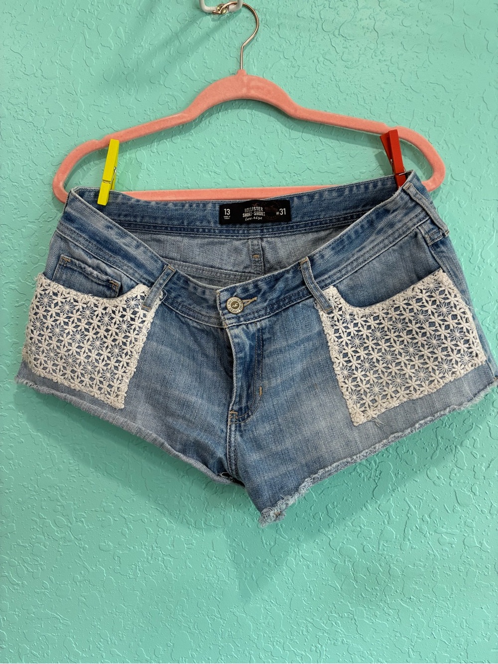 Hollister Blue Denim short Shorts low rise Crochet Pockets boho festival 13 31